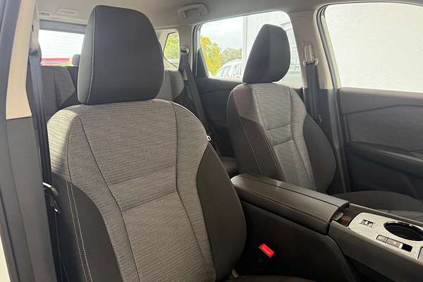 2025 Nissan X-TRAIL ST T33