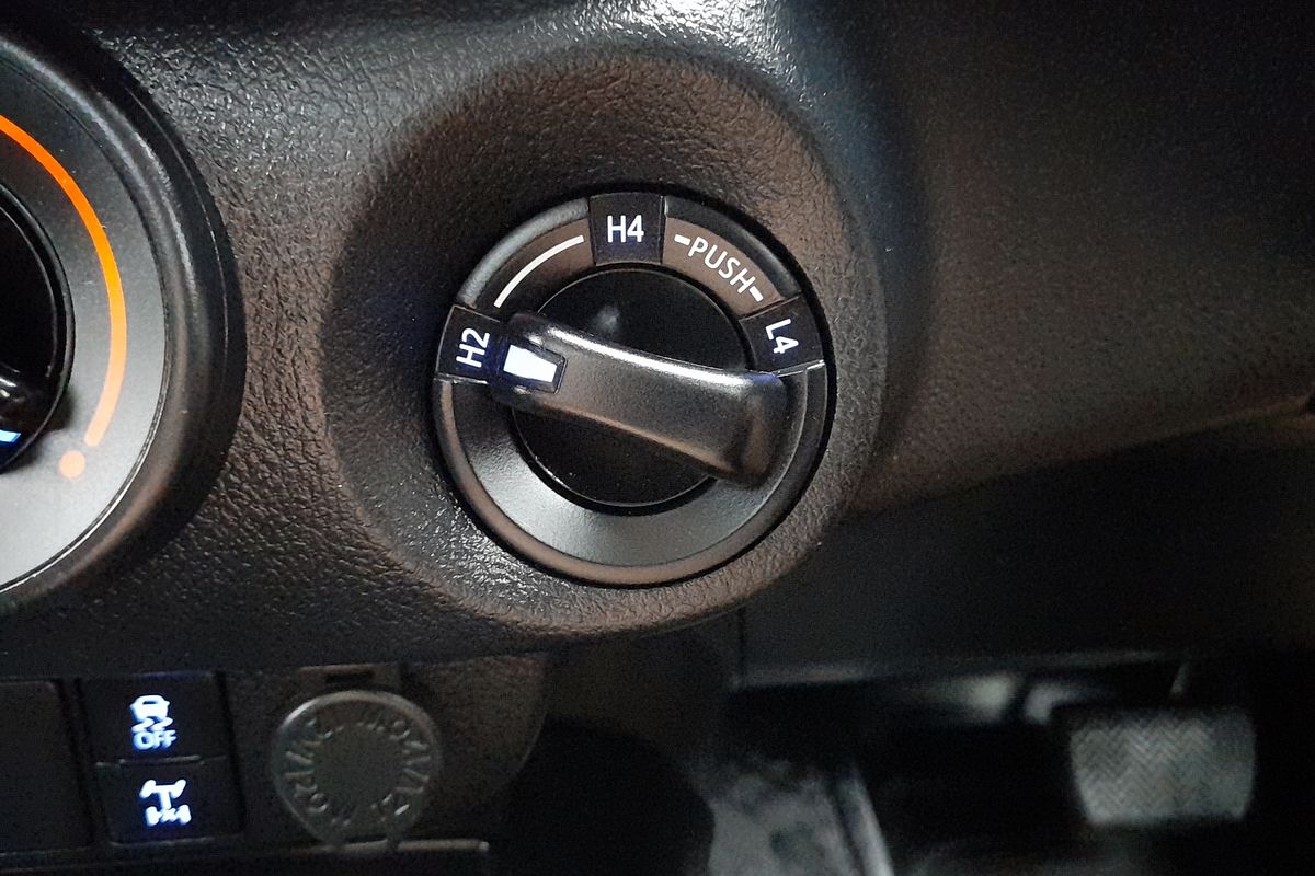 2020 Toyota Hilux SR GUN126R 4X4