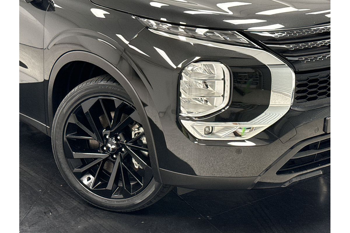 2023 Mitsubishi Outlander Black Edition ZM