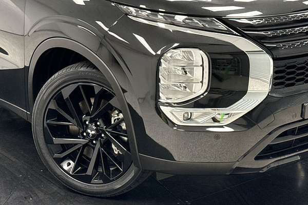 2023 Mitsubishi Outlander Black Edition ZM
