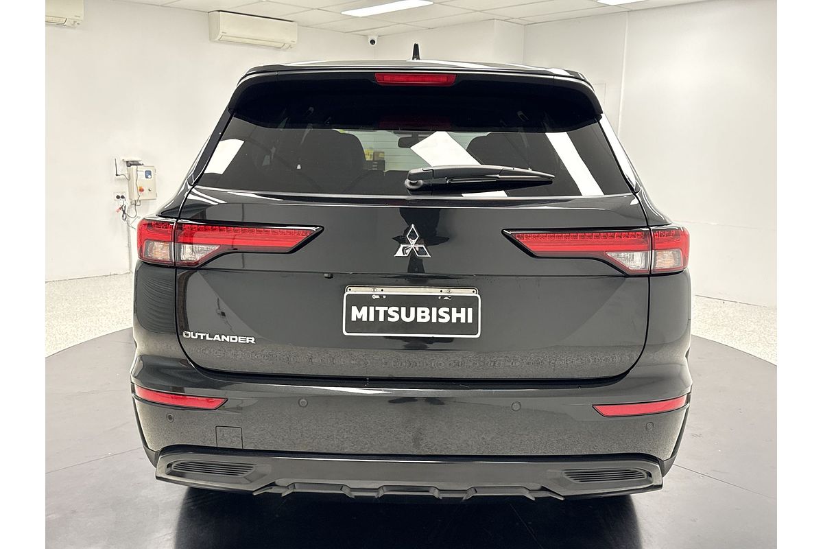 2023 Mitsubishi Outlander Black Edition ZM
