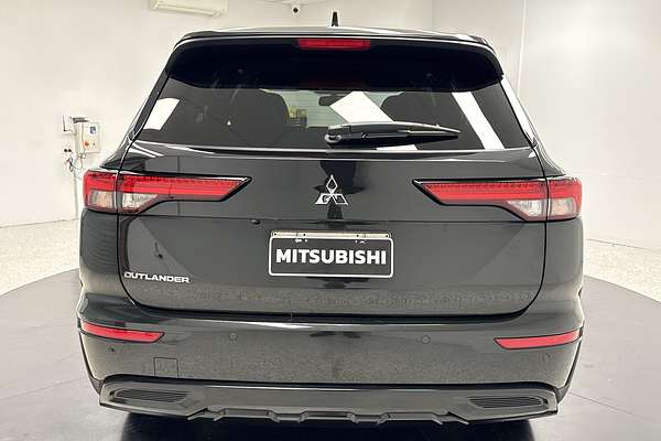 2023 Mitsubishi Outlander Black Edition ZM