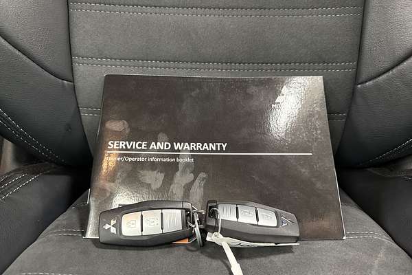 2023 Mitsubishi Outlander Black Edition ZM