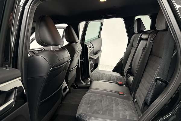 2023 Mitsubishi Outlander Black Edition ZM