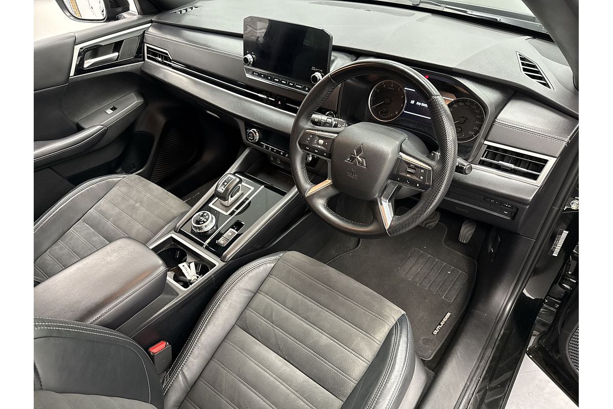 2023 Mitsubishi Outlander Black Edition ZM