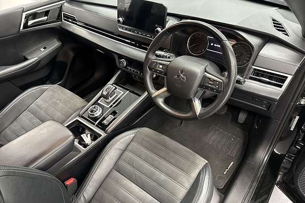 2023 Mitsubishi Outlander Black Edition ZM