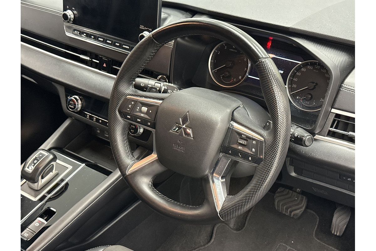 2023 Mitsubishi Outlander Black Edition ZM