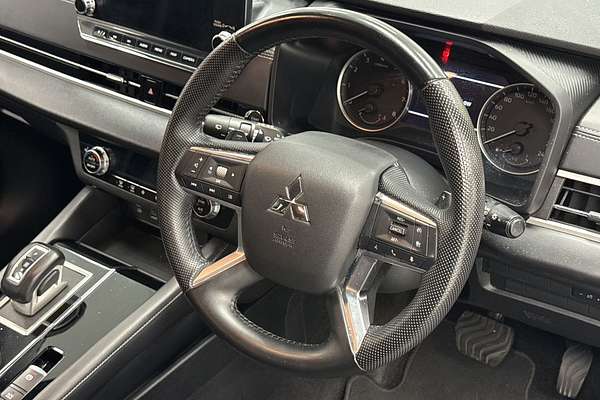 2023 Mitsubishi Outlander Black Edition ZM