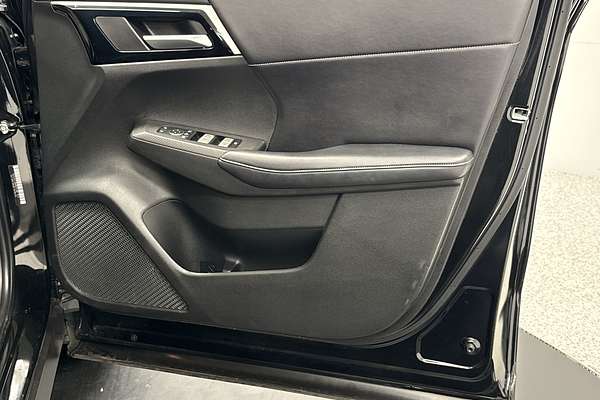 2023 Mitsubishi Outlander Black Edition ZM