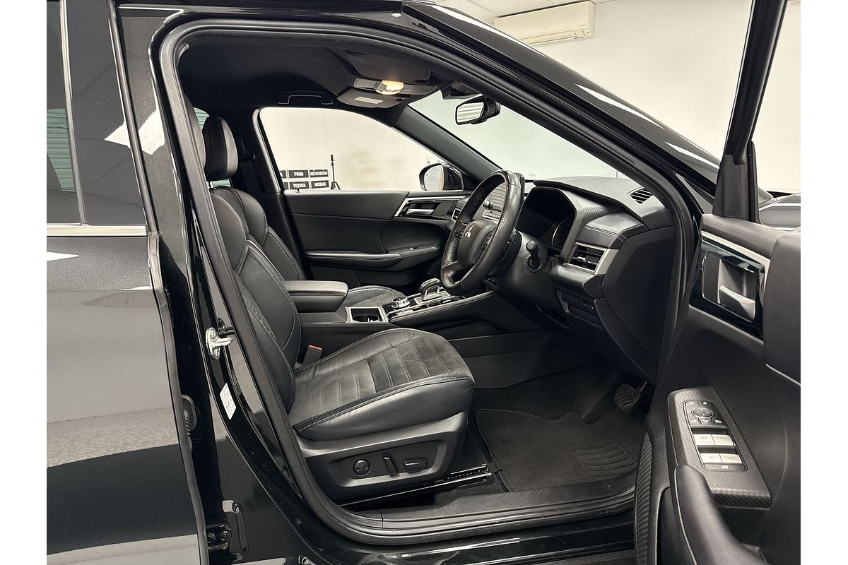 2023 Mitsubishi Outlander Black Edition ZM