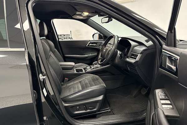 2023 Mitsubishi Outlander Black Edition ZM