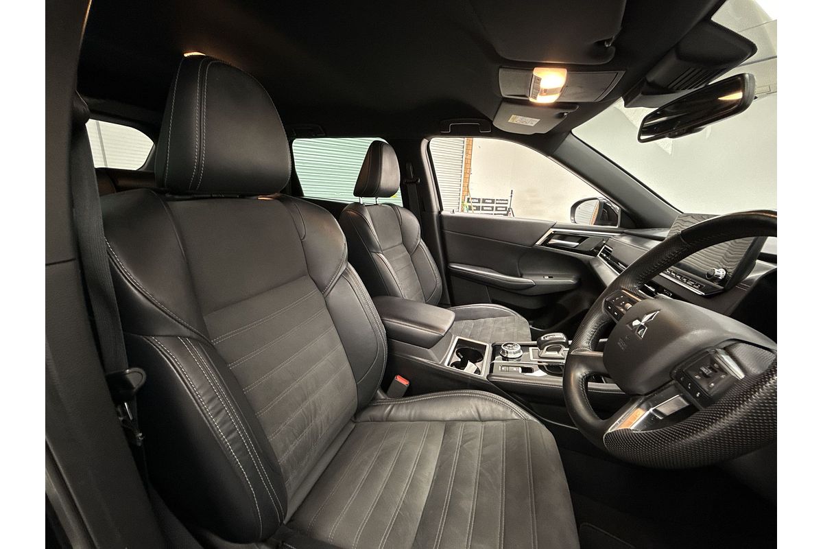 2023 Mitsubishi Outlander Black Edition ZM