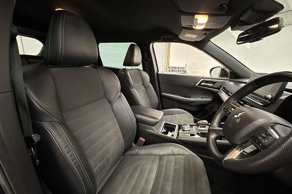 2023 Mitsubishi Outlander Black Edition ZM