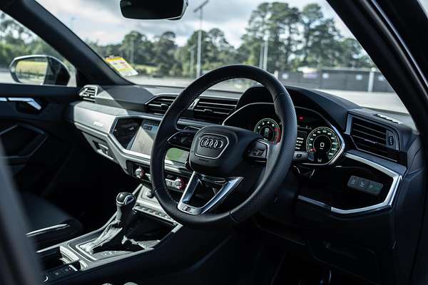 2025 Audi Q3 40 TFSI S line F3