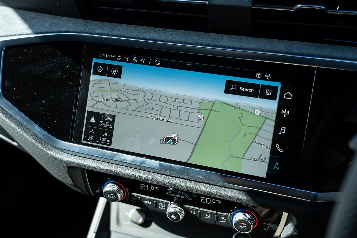 2025 Audi Q3 40 TFSI S line F3