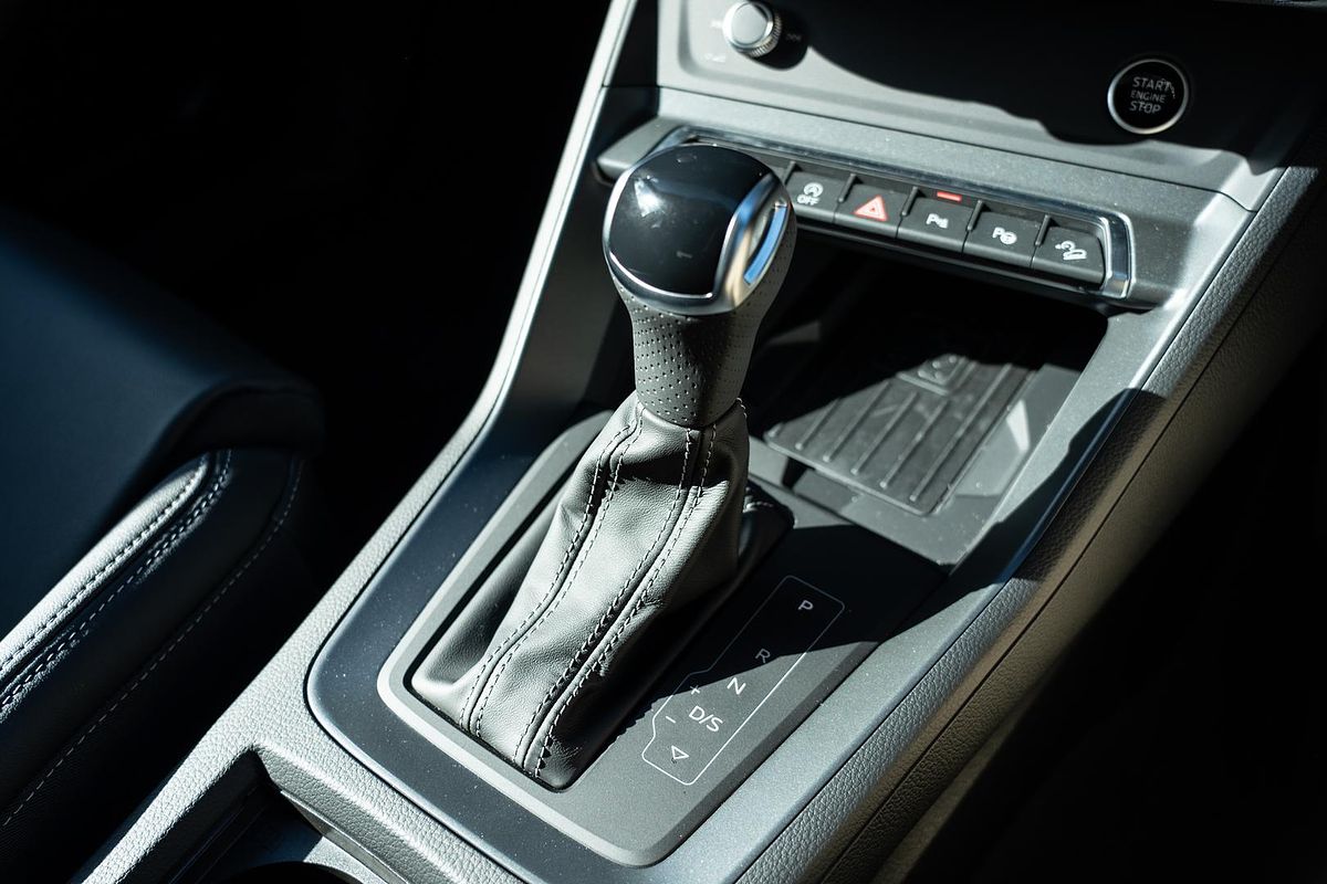 2025 Audi Q3 40 TFSI S line F3