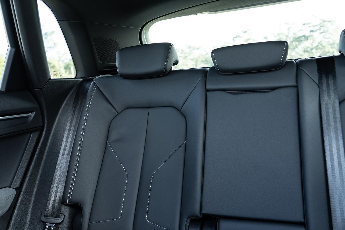 2025 Audi Q3 40 TFSI S line F3