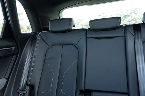 2025 Audi Q3 40 TFSI S line F3