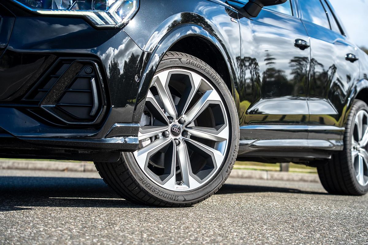 2025 Audi Q3 40 TFSI S line F3