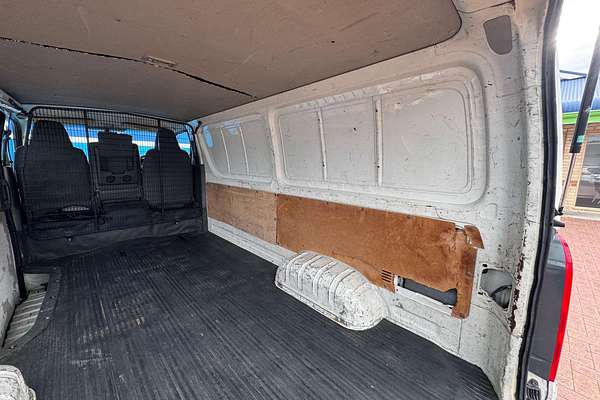 2005 Toyota Hiace  TRH201R LWB