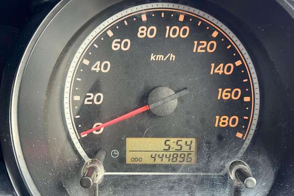 2005 Toyota Hiace  TRH201R LWB