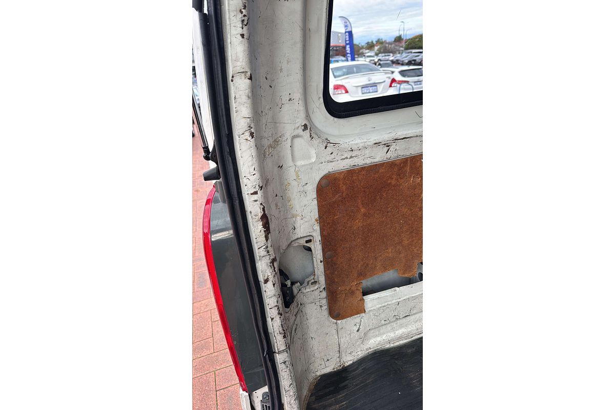 2005 Toyota Hiace  TRH201R LWB