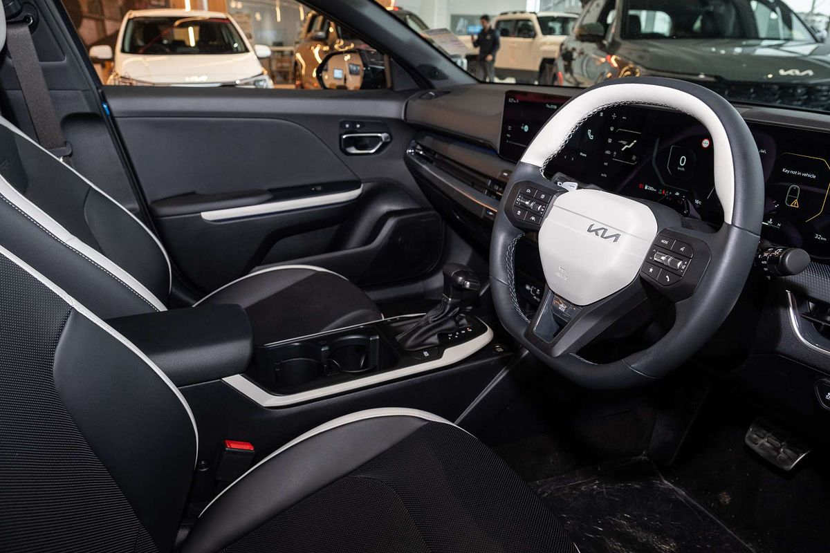 2025 Kia K4 GT-Line CL4m