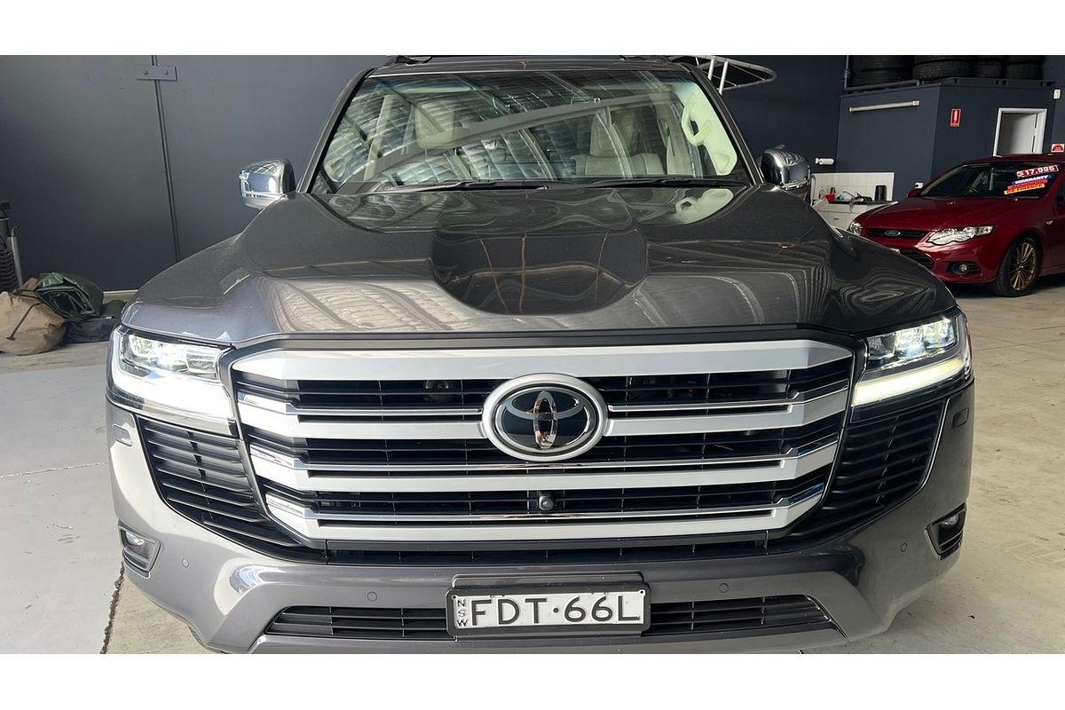 2023 Toyota Landcruiser Sahara FJA300R
