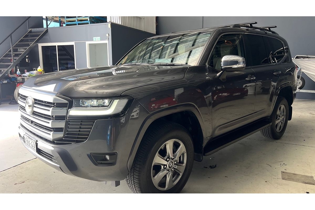 2023 Toyota Landcruiser Sahara FJA300R