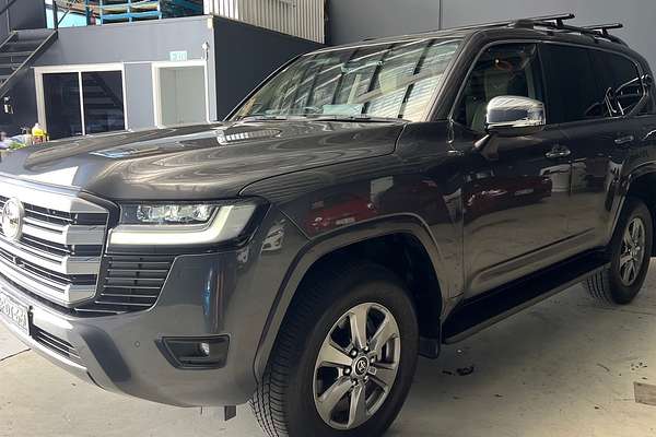 2023 Toyota Landcruiser Sahara FJA300R