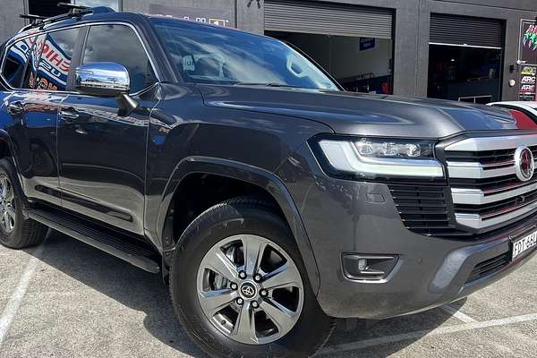 2023 Toyota Landcruiser Sahara FJA300R