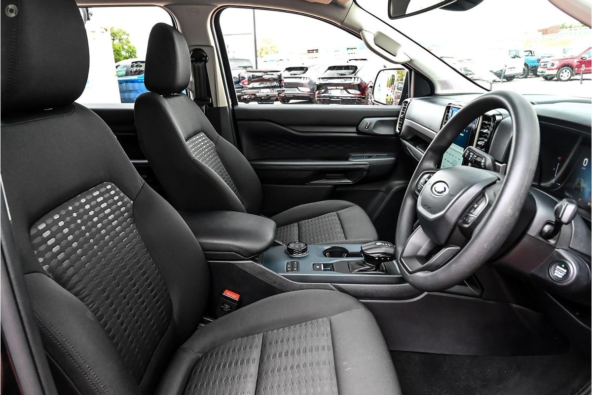 2025 Ford Everest Ambiente 2.0L