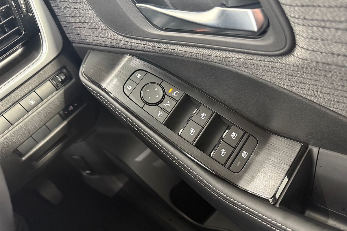 2025 Nissan X-TRAIL ST T33