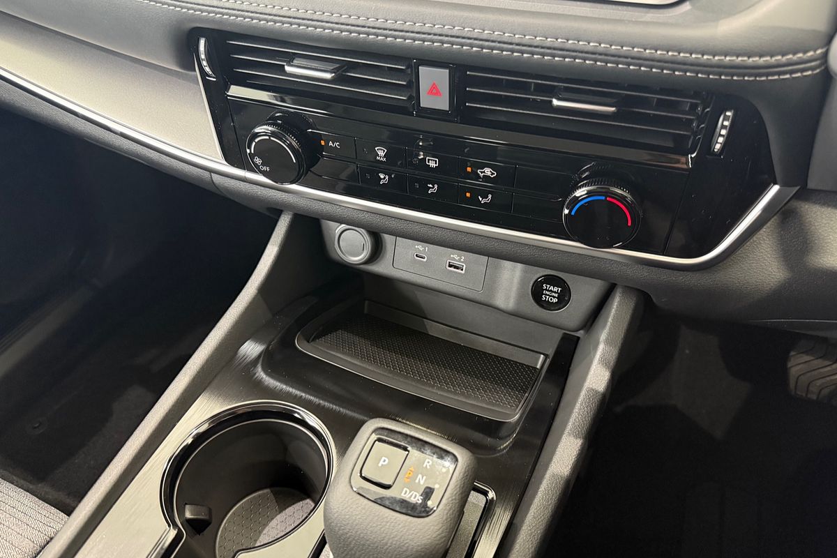 2025 Nissan X-TRAIL ST T33