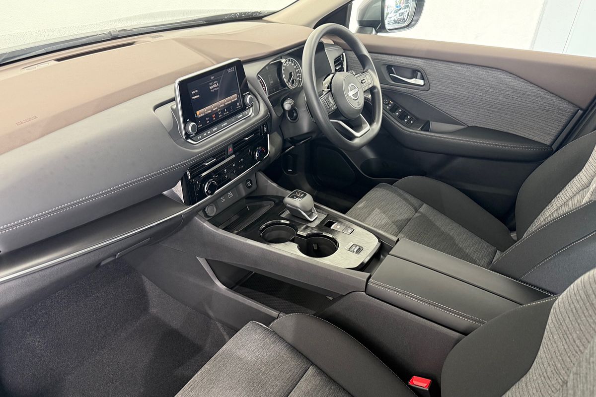 2025 Nissan X-TRAIL ST T33