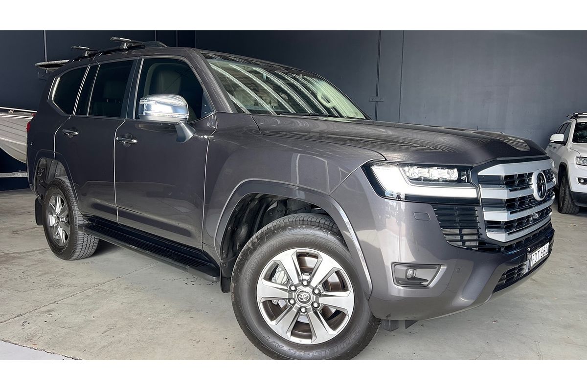2023 Toyota Landcruiser Sahara FJA300R