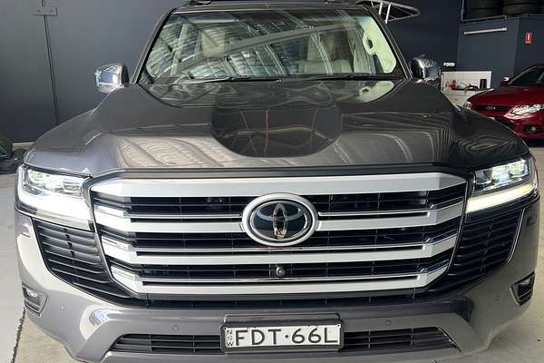 2023 Toyota Landcruiser Sahara FJA300R