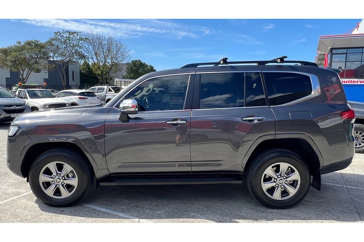 2023 Toyota Landcruiser Sahara FJA300R