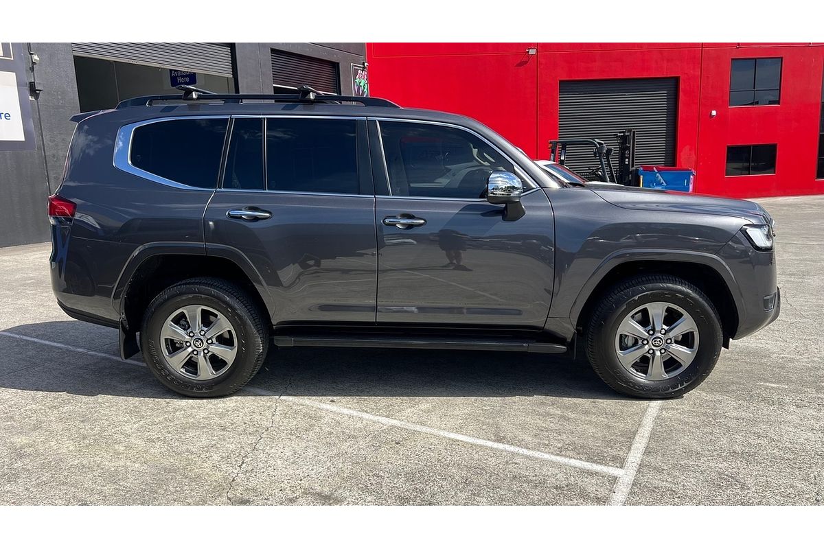 2023 Toyota Landcruiser Sahara FJA300R