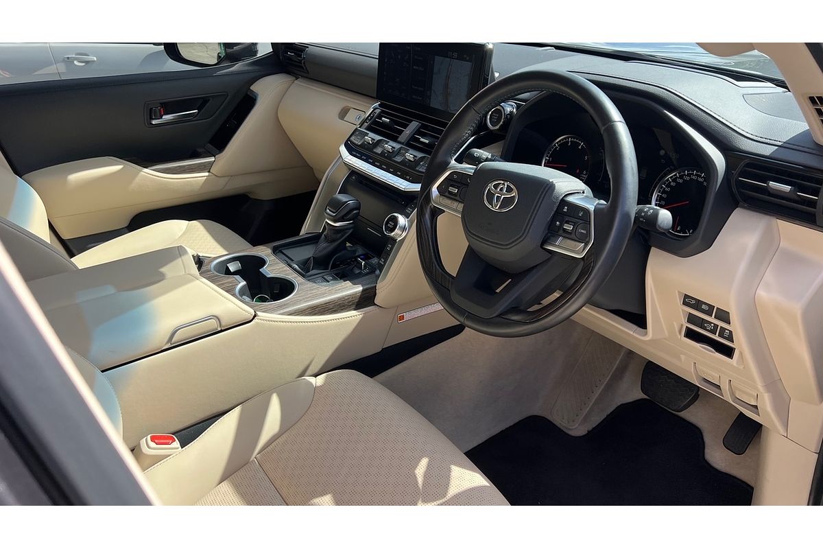 2023 Toyota Landcruiser Sahara FJA300R