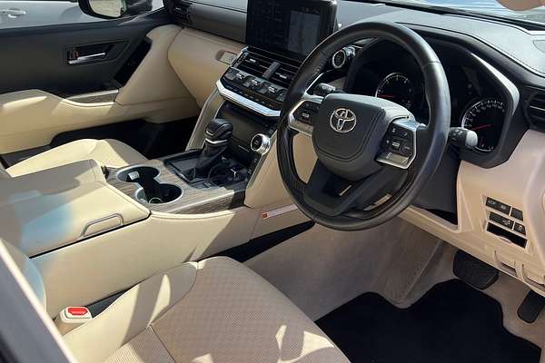 2023 Toyota Landcruiser Sahara FJA300R
