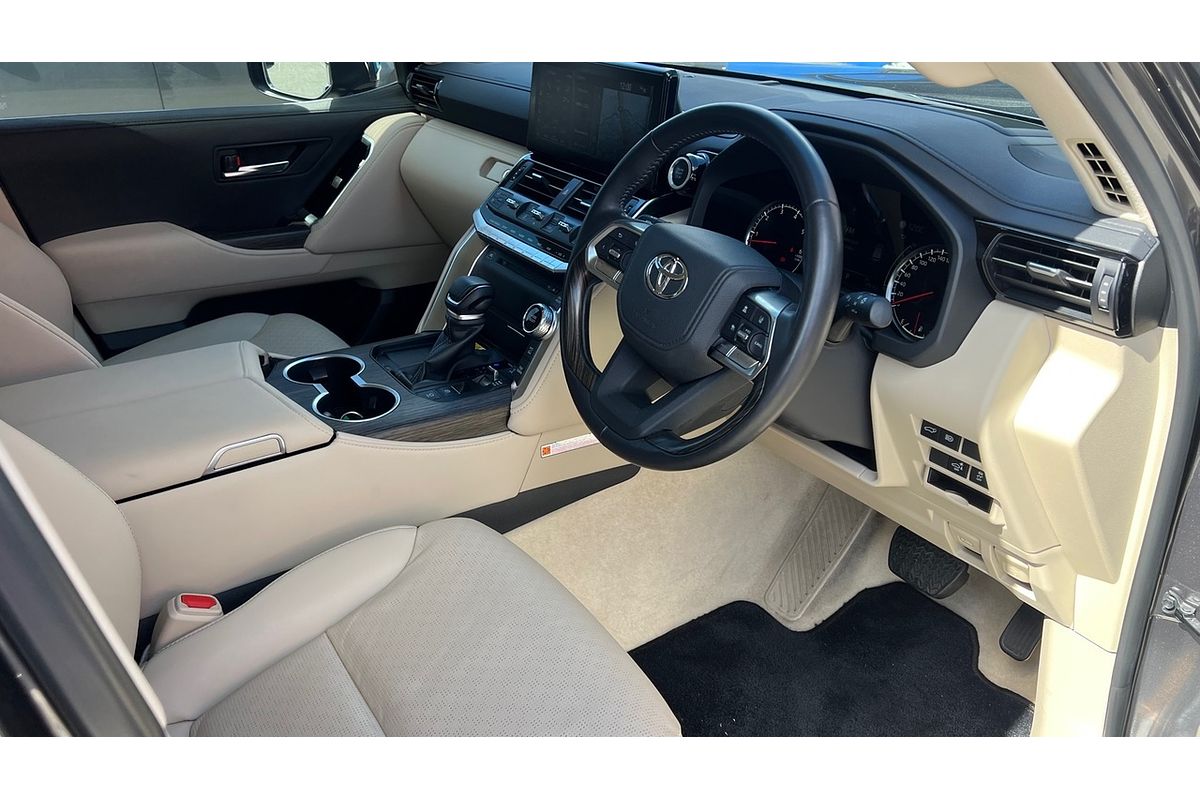 2023 Toyota Landcruiser Sahara FJA300R