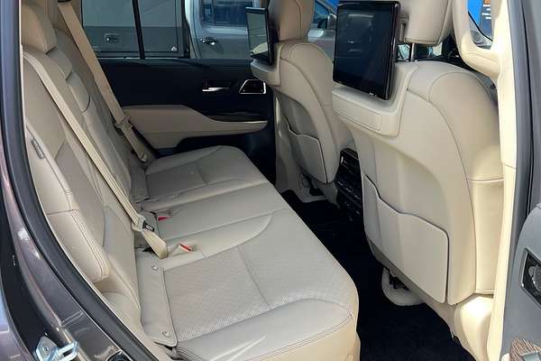 2023 Toyota Landcruiser Sahara FJA300R