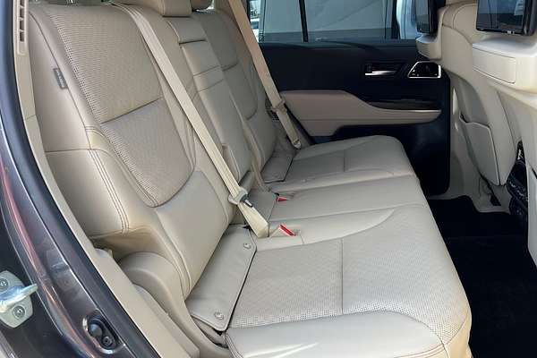 2023 Toyota Landcruiser Sahara FJA300R