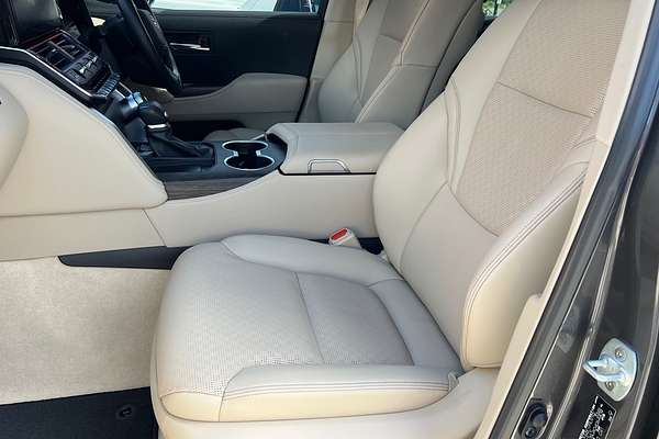 2023 Toyota Landcruiser Sahara FJA300R