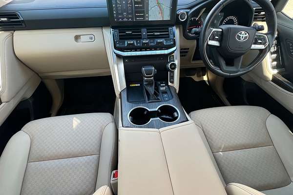 2023 Toyota Landcruiser Sahara FJA300R