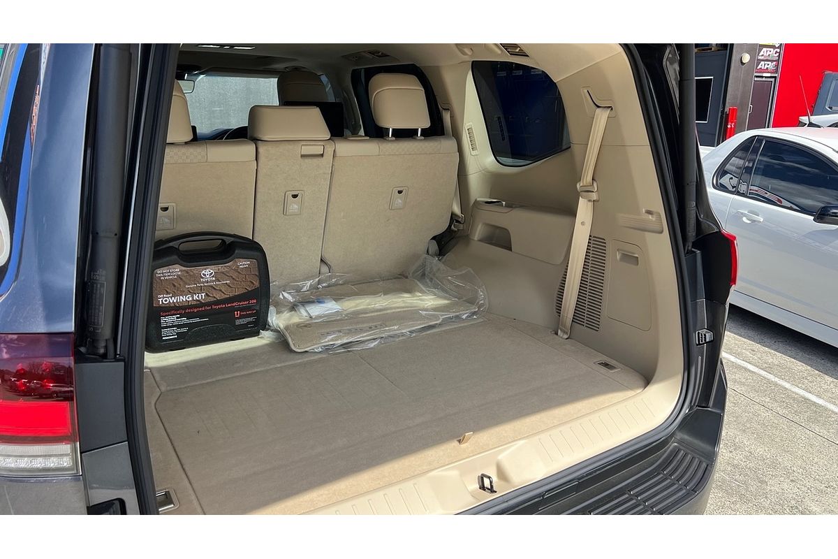2023 Toyota Landcruiser Sahara FJA300R