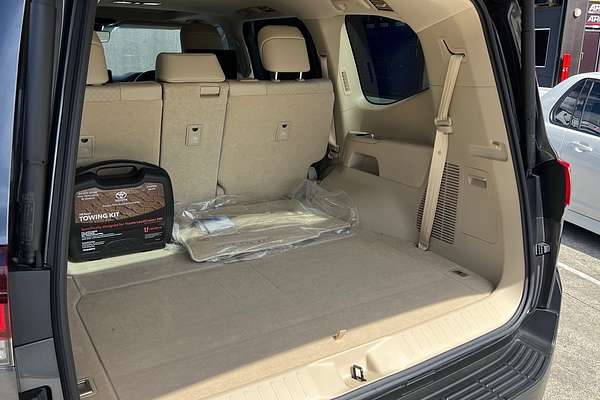 2023 Toyota Landcruiser Sahara FJA300R