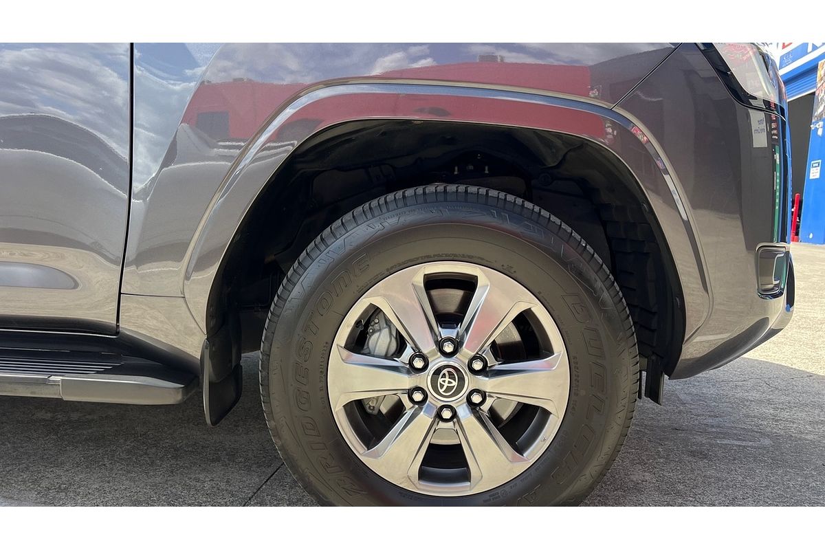 2023 Toyota Landcruiser Sahara FJA300R