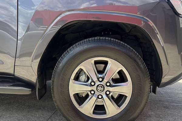2023 Toyota Landcruiser Sahara FJA300R